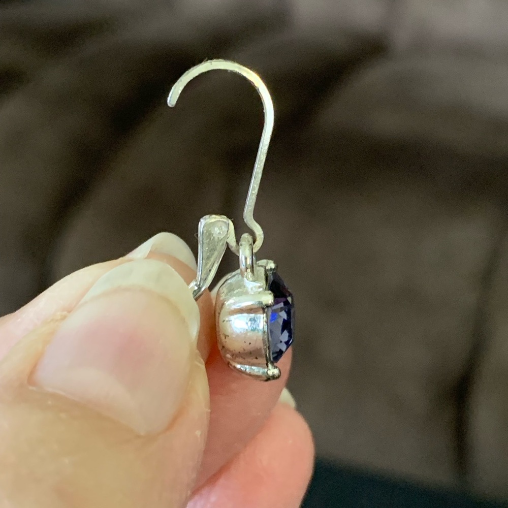 Elegant silver tone tanzanite colored simulant lever back earrings - Picture 5 of 11